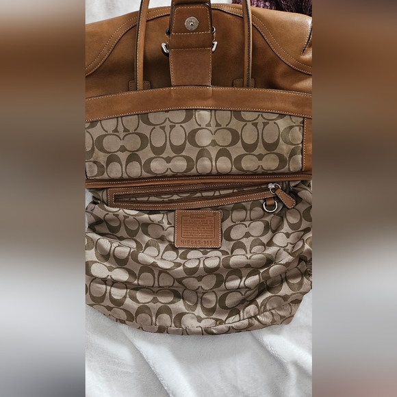 Coach Hampton Soho #9550 Vintage 2004 shoulder bag w/buckle EUC - Picture 8 of 8